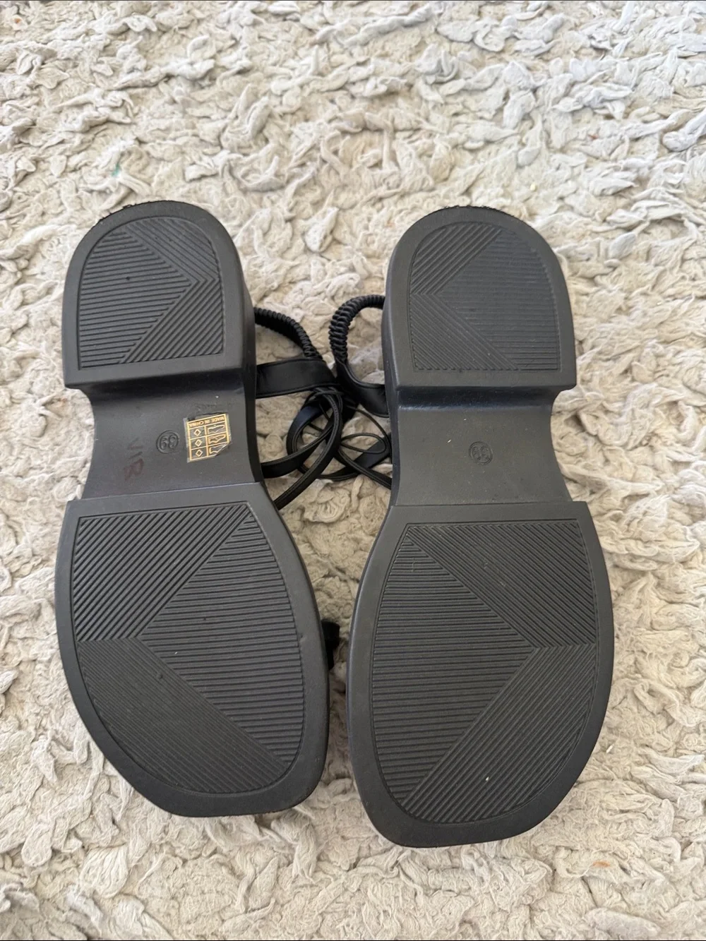 Hui Er Mei Black Strappy Platform Sandals Size 39 / US 8–8.5